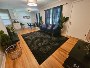 《~Lovely Home Near Botanical Gardens ~》Pool Table